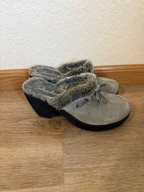 Skechers Y2K Gray Suede Faux Fur Lined Heeled Clogs/Mules Women's Size 8